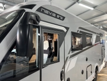                         2026 McLouis NEVIS 879 - 5 osobowy / 2.2 180 KM Automat / Łóżka wzdłużne / Najbogatsza wersja - zdjęcie 9
                        