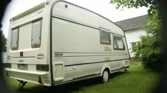                         Przyczepa kempingowa 2-3 osobo po remoncie - mover, 2 przedsionki, markiza, tv, wbudowany zbiornik - zdjęcie 10
                        