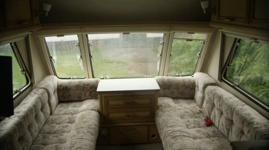                         Przyczepa kempingowa 2-3 osobo po remoncie - mover, 2 przedsionki, markiza, tv, wbudowany zbiornik - zdjęcie 11
                        