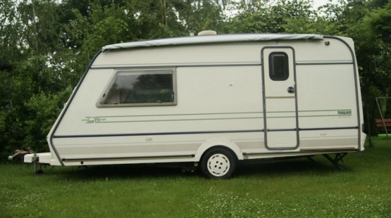                         Przyczepa kempingowa 2-3 osobo po remoncie - mover, 2 przedsionki, markiza, tv, wbudowany zbiornik - zdjęcie 12
                        