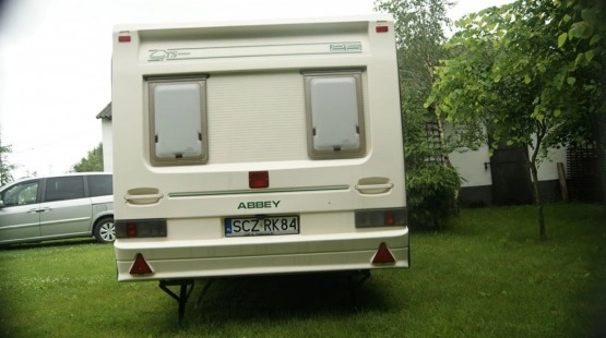                         Przyczepa kempingowa 2-3 osobo po remoncie - mover, 2 przedsionki, markiza, tv, wbudowany zbiornik - zdjęcie 13
                        