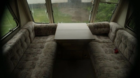                         Przyczepa kempingowa 2-3 osobo po remoncie - mover, 2 przedsionki, markiza, tv, wbudowany zbiornik - zdjęcie 14
                        