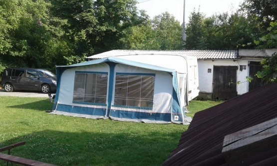                         Przyczepa kempingowa 2-3 osobo po remoncie - mover, 2 przedsionki, markiza, tv, wbudowany zbiornik - zdjęcie 18
                        