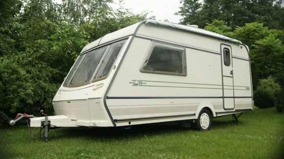                         Przyczepa kempingowa 2-3 osobo po remoncie - mover, 2 przedsionki, markiza, tv, wbudowany zbiornik - zdjęcie 1
                        