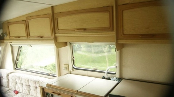                         Przyczepa kempingowa 2-3 osobo po remoncie - mover, 2 przedsionki, markiza, tv, wbudowany zbiornik - zdjęcie 23
                        