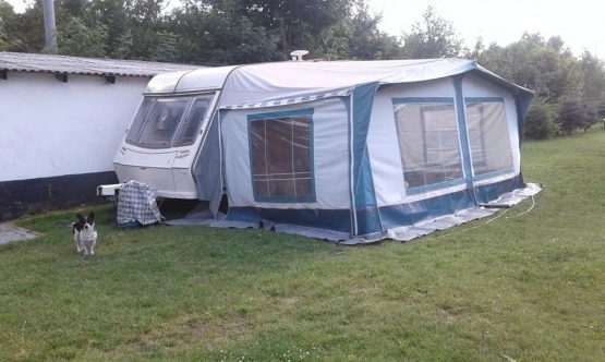                         Przyczepa kempingowa 2-3 osobo po remoncie - mover, 2 przedsionki, markiza, tv, wbudowany zbiornik - zdjęcie 24
                        