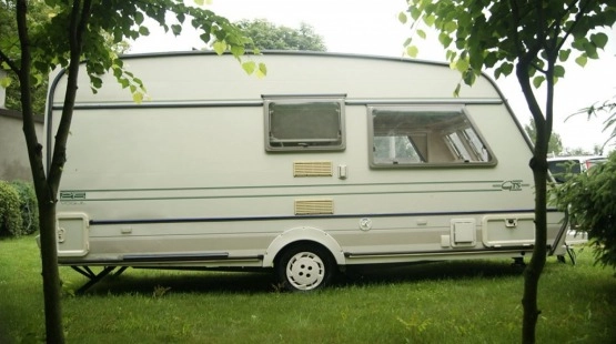                         Przyczepa kempingowa 2-3 osobo po remoncie - mover, 2 przedsionki, markiza, tv, wbudowany zbiornik - zdjęcie 25
                        