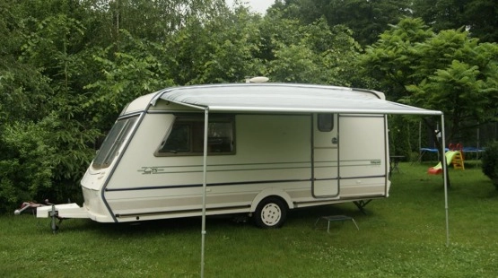                         Przyczepa kempingowa 2-3 osobo po remoncie - mover, 2 przedsionki, markiza, tv, wbudowany zbiornik - zdjęcie 28
                        