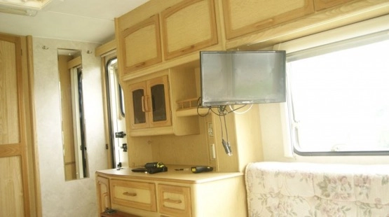                         Przyczepa kempingowa 2-3 osobo po remoncie - mover, 2 przedsionki, markiza, tv, wbudowany zbiornik - zdjęcie 6
                        