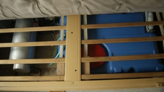                         Przyczepa kempingowa 2-3 osobo po remoncie - mover, 2 przedsionki, markiza, tv, wbudowany zbiornik - zdjęcie 7
                        