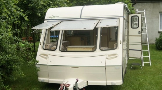                         Przyczepa kempingowa 2-3 osobo po remoncie - mover, 2 przedsionki, markiza, tv, wbudowany zbiornik - zdjęcie 9
                        