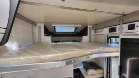                         2026 McLouis MC4 379 - 5 osobowa półintegra / Łóżko królewskie / Ford Transit / NOWY  - zdjęcie 18
                        