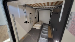                         2026 McLouis MC4 379 - 5 osobowa półintegra / Łóżko królewskie / Ford Transit / NOWY  - zdjęcie 29
                        