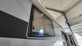                         2026 McLouis MC4 379 - 5 osobowa półintegra / Łóżko królewskie / Ford Transit / NOWY  - zdjęcie 26
                        