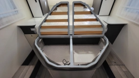                         2026 McLouis MC4 379 - 5 osobowa półintegra / Łóżko królewskie / Ford Transit / NOWY  - zdjęcie 23
                        