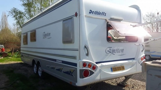                         Sprzedam przyczepkę z 2006 r. Dethleffs 595 - zdjęcie 10
                        