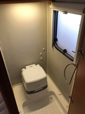                         Sprzedam przyczepkę z 2006 r. Dethleffs 595 - zdjęcie 5
                        