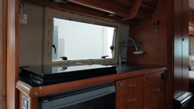                         Kamper Hobby 650 / Peugot boxer 2.5TD - zdjęcie 9
                        