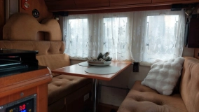                         Kamper Hobby 650 / Peugot boxer 2.5TD - zdjęcie 5
                        