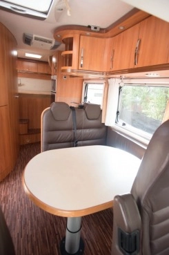                         Kamper Hymer B 614 CL 2010 I właściciel - zdjęcie 20
                        