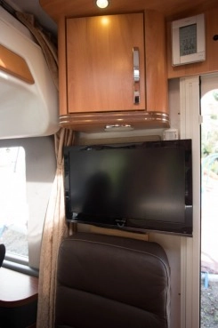                         Kamper Hymer B 614 CL 2010 I właściciel - zdjęcie 8
                        
