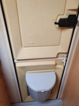                         Przyczepa kempingowa Hobby 4-5 osobowa,niskie DMC,stan idealny, bezwypadkowa, sucha! ciepła woda, namiot, własny akumulator!! - zdjęcie 13
                        