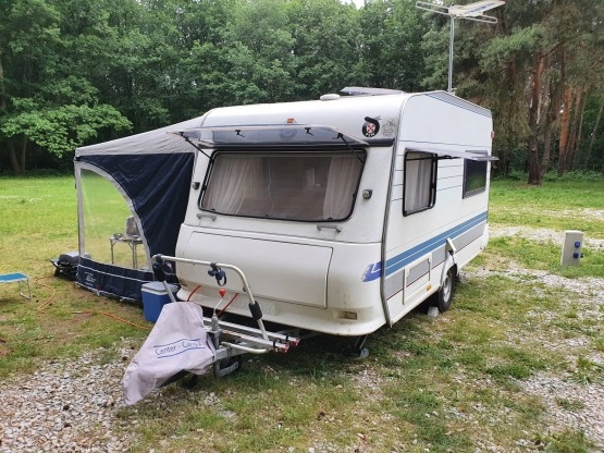                         Przyczepa kempingowa Hobby 4-5 osobowa,niskie DMC,stan idealny, bezwypadkowa, sucha! ciepła woda, namiot, własny akumulator!! - zdjęcie 7
                        