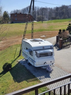                         Przyczepa kempingowa Hobby 4-5 osobowa,niskie DMC,stan idealny, bezwypadkowa, sucha! ciepła woda, namiot, własny akumulator!! - zdjęcie 8
                        