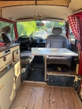                        Klasyczny Volkswagen T3 Kamper (1980) - zdjęcie 4
                        