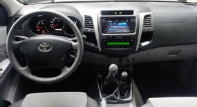                         Toyota Hilux 4x4 (2011)  z zabudową kempingową ( 2021) - zdjęcie 9
                        