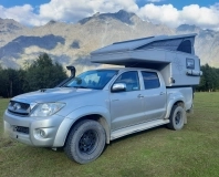                         Toyota Hilux 4x4 (2011)  z zabudową kempingową ( 2021) - zdjęcie 1
                        