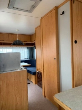                         Knaus 450 1997 r., DMC 1200 kg - zdjęcie 13
                        