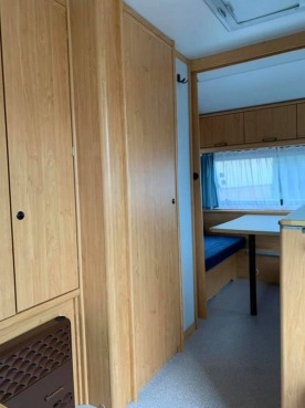                         Knaus 450 1997 r., DMC 1200 kg - zdjęcie 15
                        