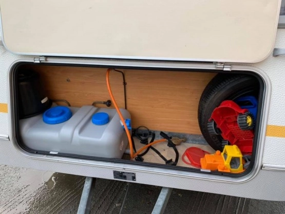                         Knaus 450 1997 r., DMC 1200 kg - zdjęcie 22
                        