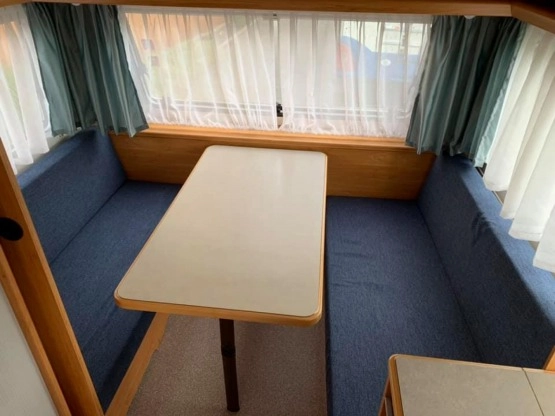                         Knaus 450 1997 r., DMC 1200 kg - zdjęcie 4
                        