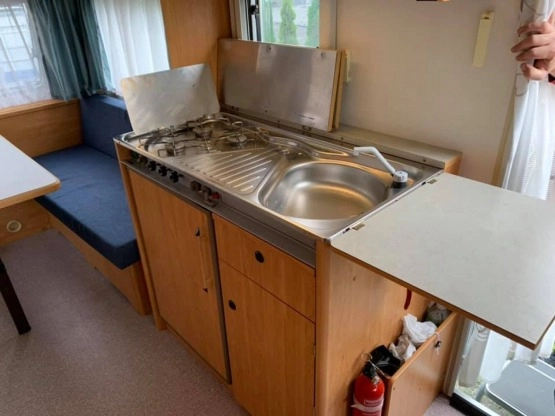                         Knaus 450 1997 r., DMC 1200 kg - zdjęcie 9
                        