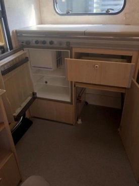                         Przyczepa CARAVELAIR 1992 r. Bamba 330 EK + przedsionek, DMC 850 kg - zdjęcie 3
                        