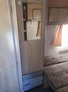                         Przyczepa CARAVELAIR 1992 r. Bamba 330 EK + przedsionek, DMC 850 kg - zdjęcie 7
                        