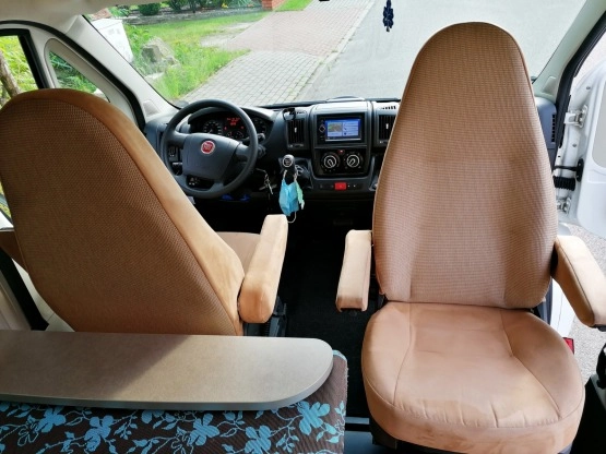                         Fiat Ducato Kamper Hymer 2013r max długi 53 tys km - zdjęcie 16
                        