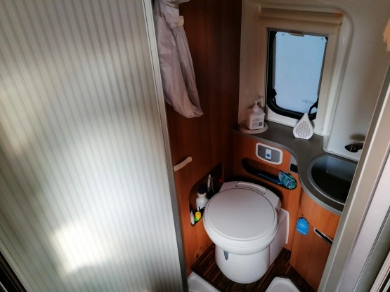                         Fiat Ducato Kamper Hymer 2013r max długi 53 tys km - zdjęcie 17
                        