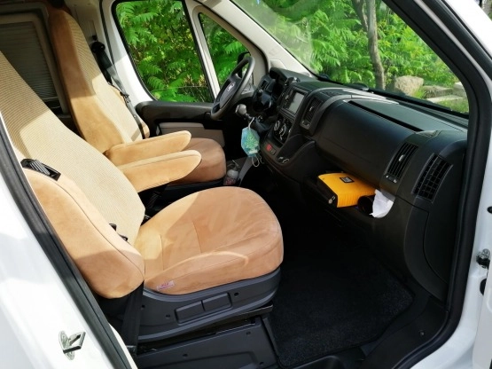                         Fiat Ducato Kamper Hymer 2013r max długi 53 tys km - zdjęcie 8
                        