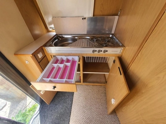                         Przyczepa Avento Royal 420 TL - zdjęcie 2
                        