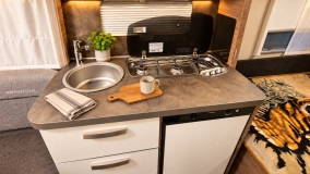                         Knaus Model Sport 450 FU Silver DMC 1300kg  - zdjęcie 3
                        
