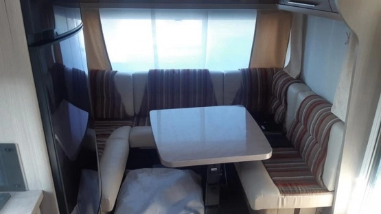                         Burstner Averso 465 TS, 13 r., 530 cm wewnątrz - zdjęcie 12
                        