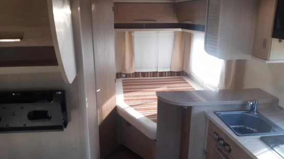                         Burstner Averso 465 TS, 13 r., 530 cm wewnątrz - zdjęcie 13
                        