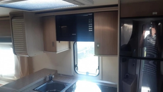                         Burstner Averso 465 TS, 13 r., 530 cm wewnątrz - zdjęcie 15
                        