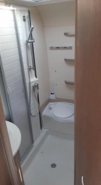                         Burstner Averso 465 TS, 13 r., 530 cm wewnątrz - zdjęcie 2
                        