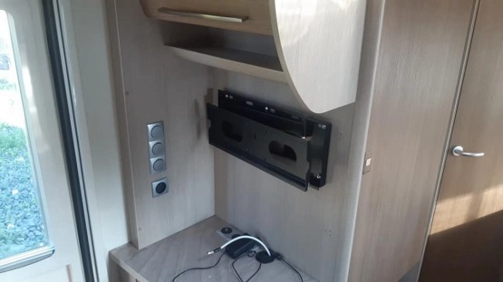                         Burstner Averso 465 TS, 13 r., 530 cm wewnątrz - zdjęcie 5
                        