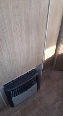                         Burstner Averso 465 TS, 13 r., 530 cm wewnątrz - zdjęcie 8
                        