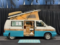                         Volkswagen T4 Kamper California Custom 2.5 TDI 2000r Klima, tempomat. Niezależny kamper gotowy do jazdy. - zdjęcie 2
                        